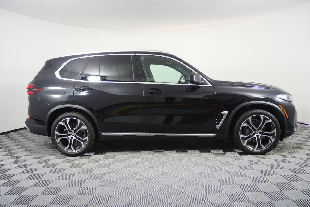 Certified 2025 BMW X5 sDrive40i w/ Premium Package RWD image 3