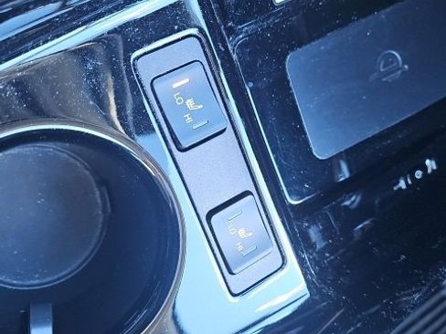 Used 2022 Toyota Prius L Eco image 30