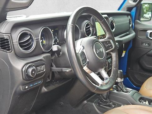 Used 2022 Jeep Wrangler Unlimited Sahara w/ Cold Weather Group AWD/4WD image 9