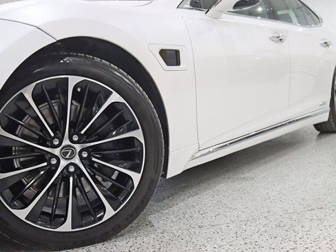 Used 2022 Lexus LS 500h AWD w/ Luxury Package image 4