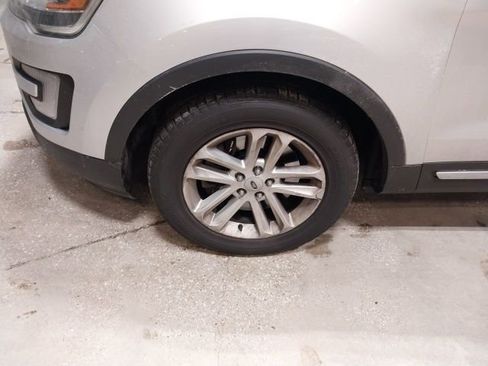 Used 2016 Ford Explorer XLT w/ Equipment Group 202A image 20