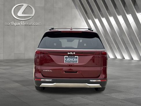 Used 2024 Kia Carnival SX image 8