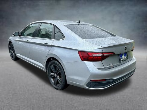 Used 2023 Volkswagen Jetta SE w/ Black Wheel Package FWD image 7