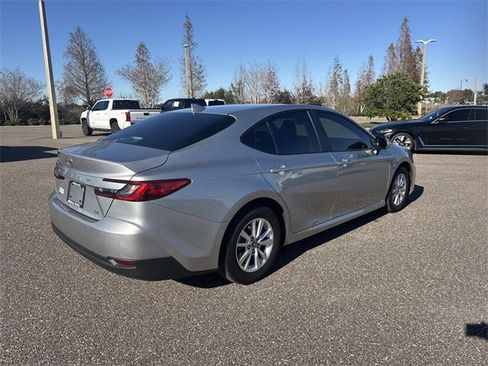 Used 2025 Toyota Camry LE image 4