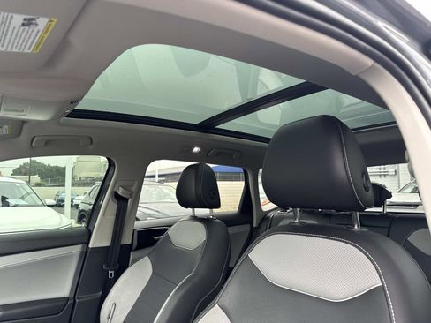 Certified 2023 Volkswagen Taos SEL image 13