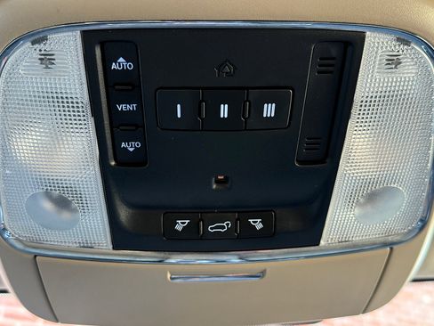 Used 2017 Jeep Grand Cherokee Limited image 23