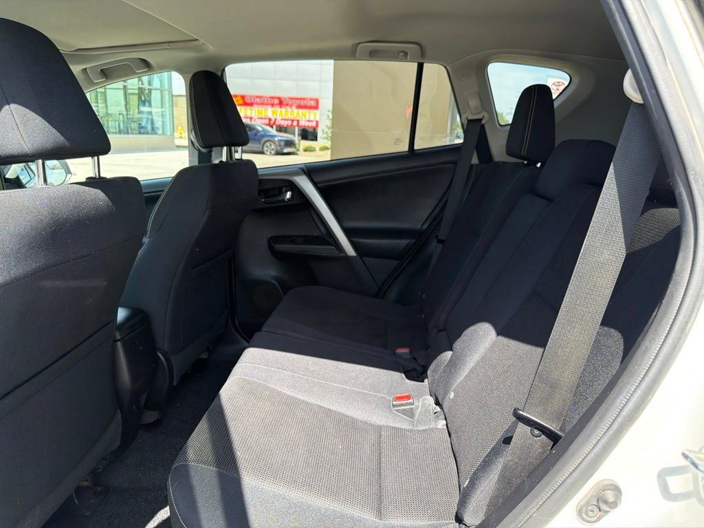 Used 2017 Toyota RAV4 XLE w/ Carpet Mat Package AWD/4WD image 12