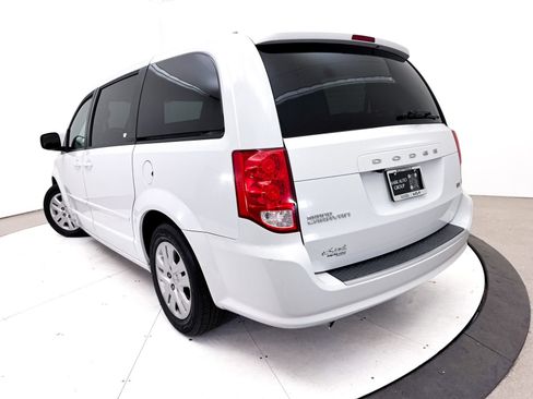 Used 2017 Dodge Grand Caravan SE w/ UConnect Hands-Free Group FWD image 6