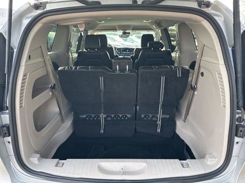 Used 2024 Chrysler Pacifica Touring-L image 23