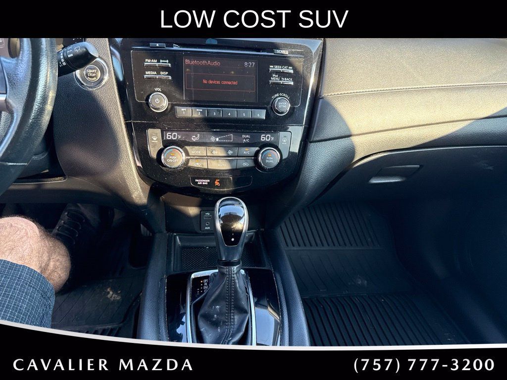 Used 2017 Nissan Rogue SV w/ Midnight Edition Package FWD image 17