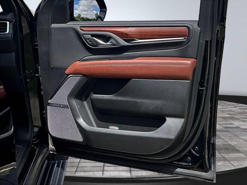 Used 2023 GMC Yukon Denali Ultimate AWD/4WD image 31