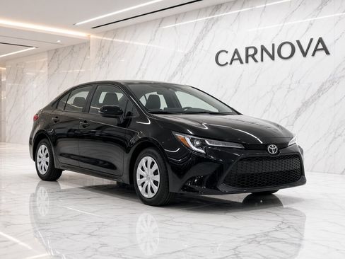 Used 2020 Toyota Corolla LE FWD image 2