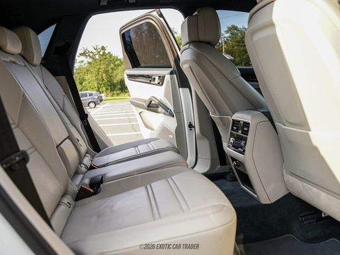 Used 2020 Porsche Cayenne AWD/4WD image 52