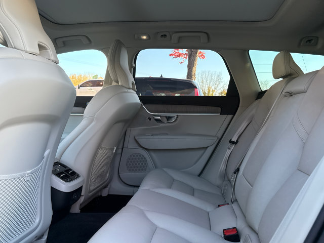 Used 2025 Volvo V90 B6 Cross Country Plus AWD/4WD image 21