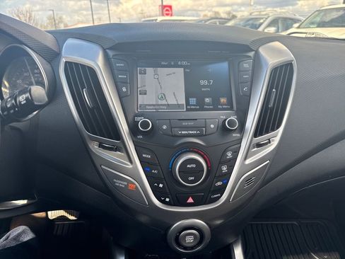 Used 2017 Hyundai Veloster Value Edition image 19