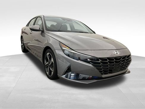 Used 2023 Hyundai Elantra Limited w/ Preferred Accessory Package FWD image 8