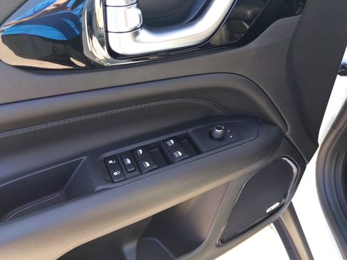 New 2025 Jeep Compass Latitude w/ Sun & Sound Group image 11