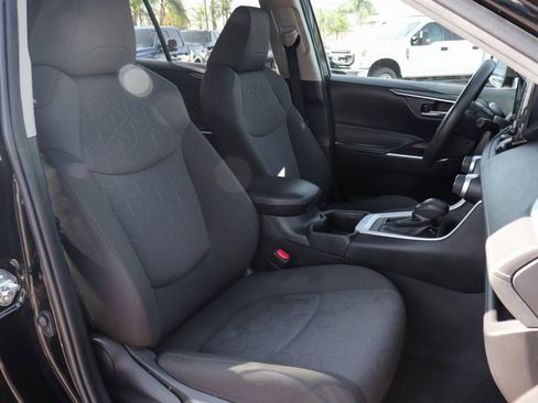 Used 2022 Toyota RAV4 XLE image 33