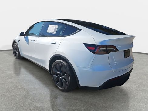 Used 2024 Tesla Model Y Long Range image 7