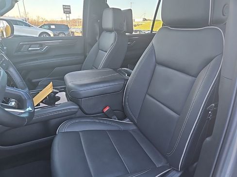 Used 2025 GMC Yukon XL Elevation w/ Elevation Premium Package image 9