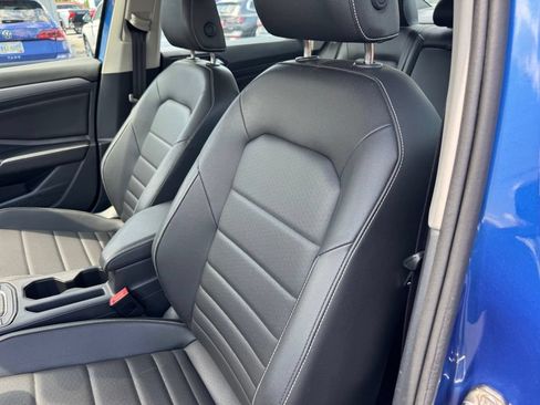 Used 2024 Volkswagen Jetta SE FWD image 10
