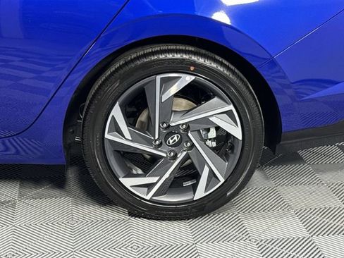 Used 2025 Hyundai Elantra Limited FWD image 8