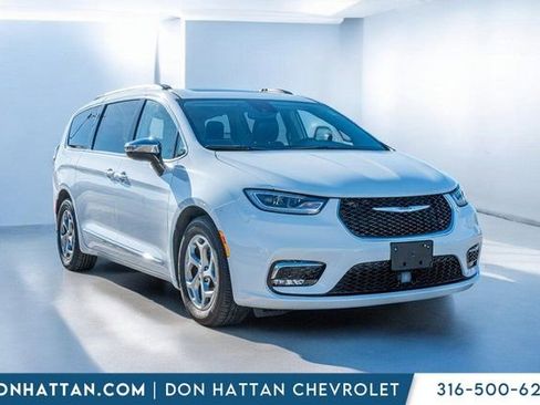 Used 2023 Chrysler Pacifica Limited image 42