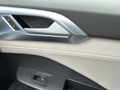 New 2026 Volkswagen Taos SE FWD image 13