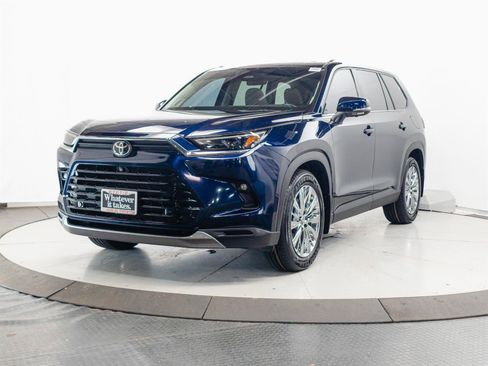Certified 2025 Toyota Grand Highlander AWD image 3