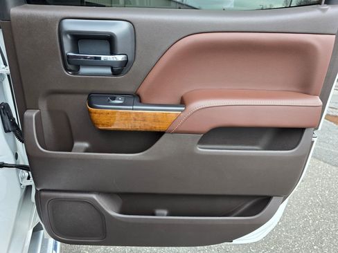 Used 2018 Chevrolet Silverado 1500 High Country image 48