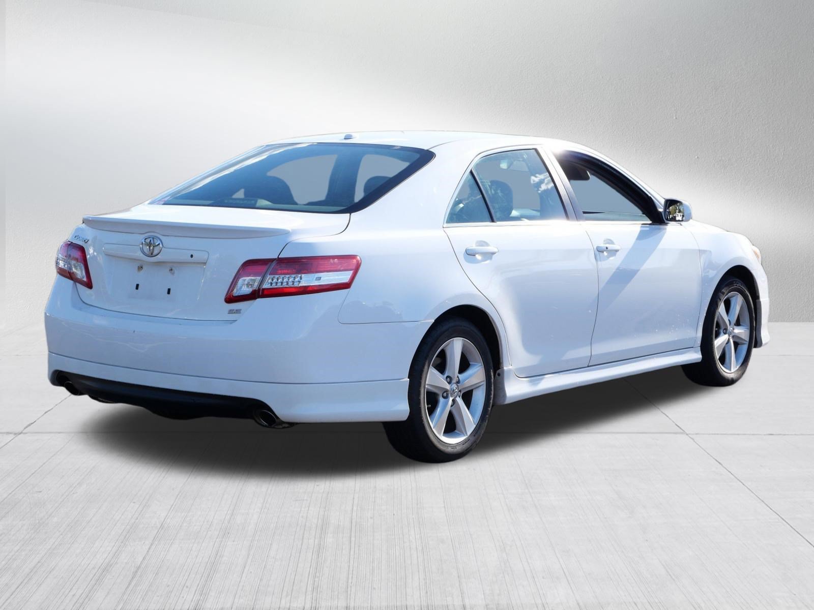 Used 2011 Toyota Camry SE w/ Sport Leather Pkg FWD image 7