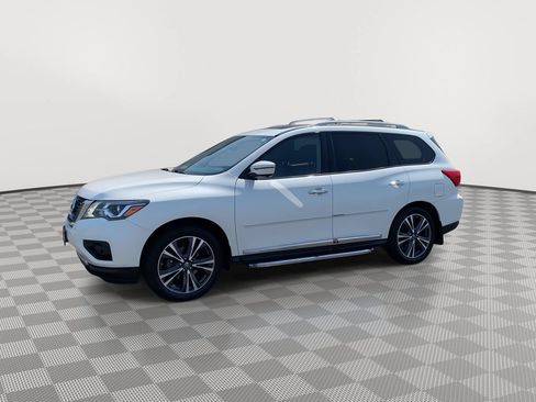 Used 2018 Nissan Pathfinder Platinum AWD/4WD image 3