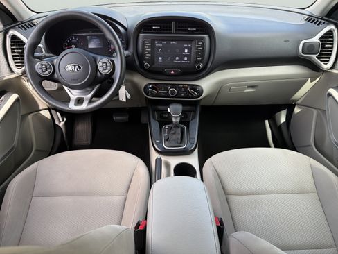 Used 2020 Kia Soul LX FWD image 9