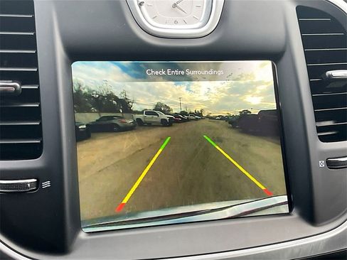 Used 2020 Chrysler 300 Touring w/ Chrome Appearance Package image 13