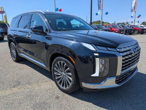 Used 2023 Hyundai Palisade Calligraphy w/ Cargo Package FWD image 2