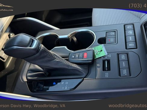 Used 2021 Toyota Highlander LE image 27