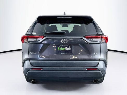 Used 2022 Toyota RAV4 LE w/ Carpet Mat Package (TMS) AWD/4WD image 7