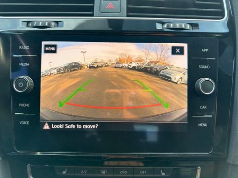 Used 2019 Volkswagen Golf 4-Door image 27