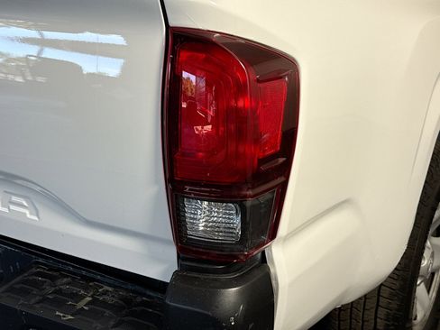 Used 2022 Toyota Tacoma SR RWD image 33