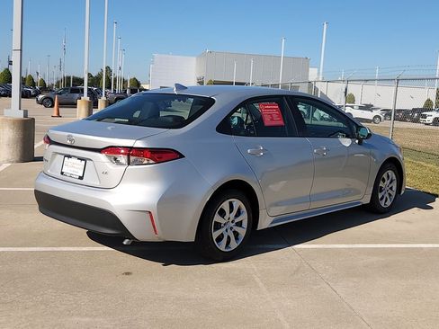 Used 2025 Toyota Corolla LE image 5