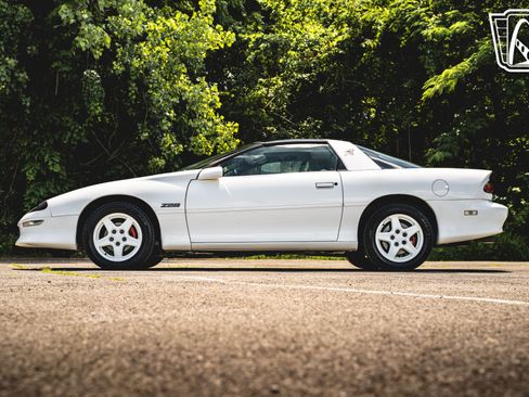 Used 1997 Chevrolet Camaro Z28 w/ Preferred Equipment Group 2 image 13