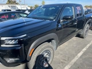 Used 2026 Nissan Frontier PRO-4X AWD/4WD image 2