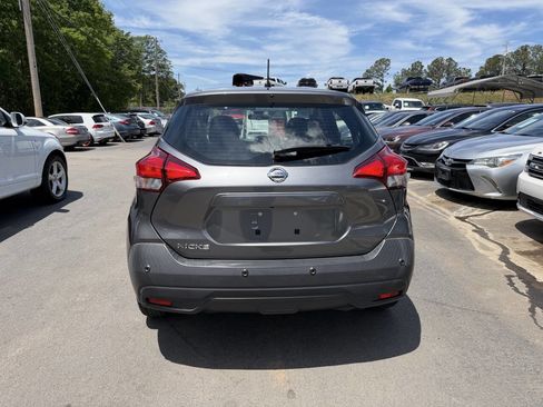 Used 2020 Nissan Kicks S FWD image 5