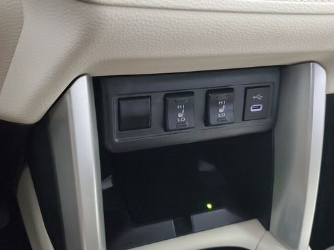 Used 2024 Toyota Corolla Cross XLE w/ Convenience Package FWD image 30