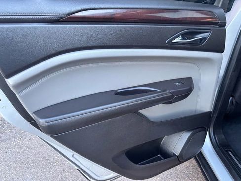 Used 2010 Cadillac SRX Luxury image 34