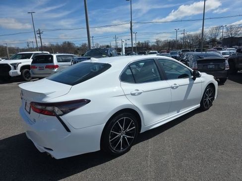 Certified 2024 Toyota Camry SE image 4