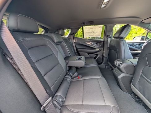 New 2025 Chevrolet Blazer EV LT image 32