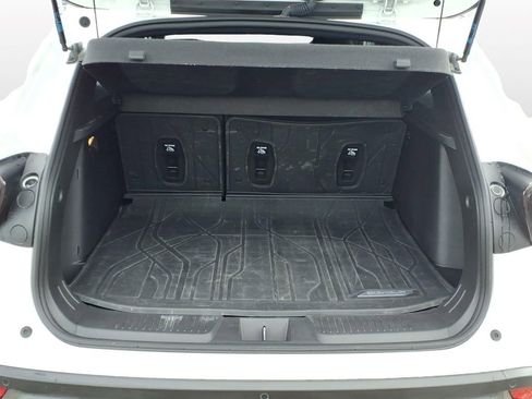 Used 2025 Chevrolet Trax RS w/ Sunroof Package image 11