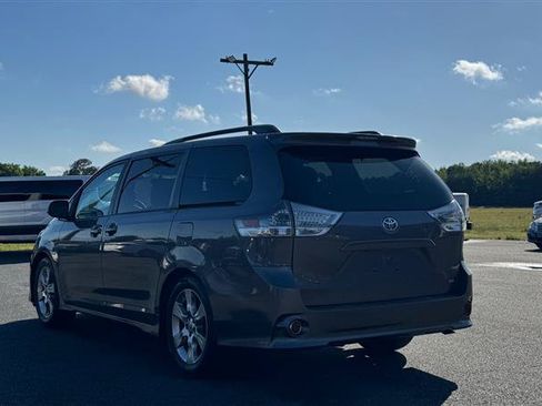 Used 2011 Toyota Sienna SE w/ Preferred Pkg FWD image 11
