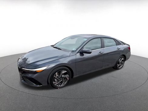Used 2025 Hyundai Elantra Limited image 8